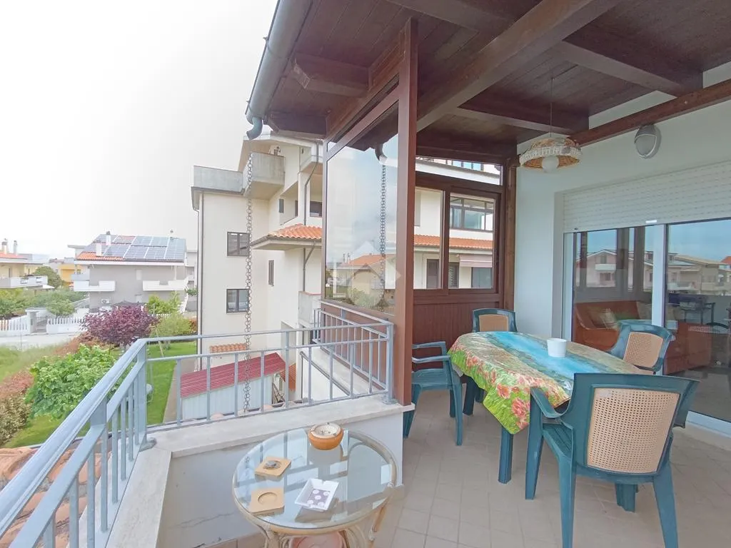 Rõdu - Semi-detached House with Garden in Pineto