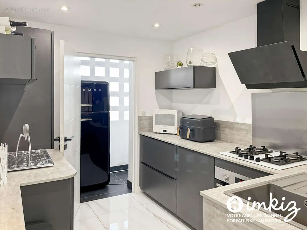 Cucina - Sea View Apartment with Terrace in Bandol