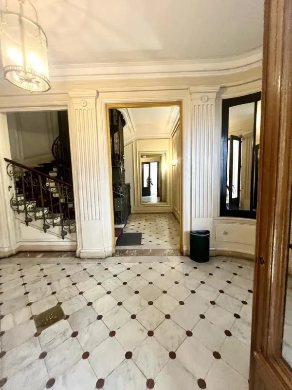 Hallway - Bright 2-Bed Flat near Saint-Lazare, Paris