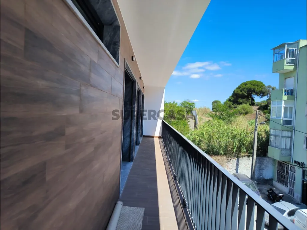Balcon - New Development Apartment with Terrace in Almada