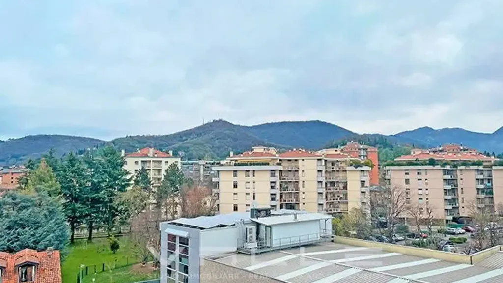 Rõdu - Modern Penthouse with Garage in Bergamo