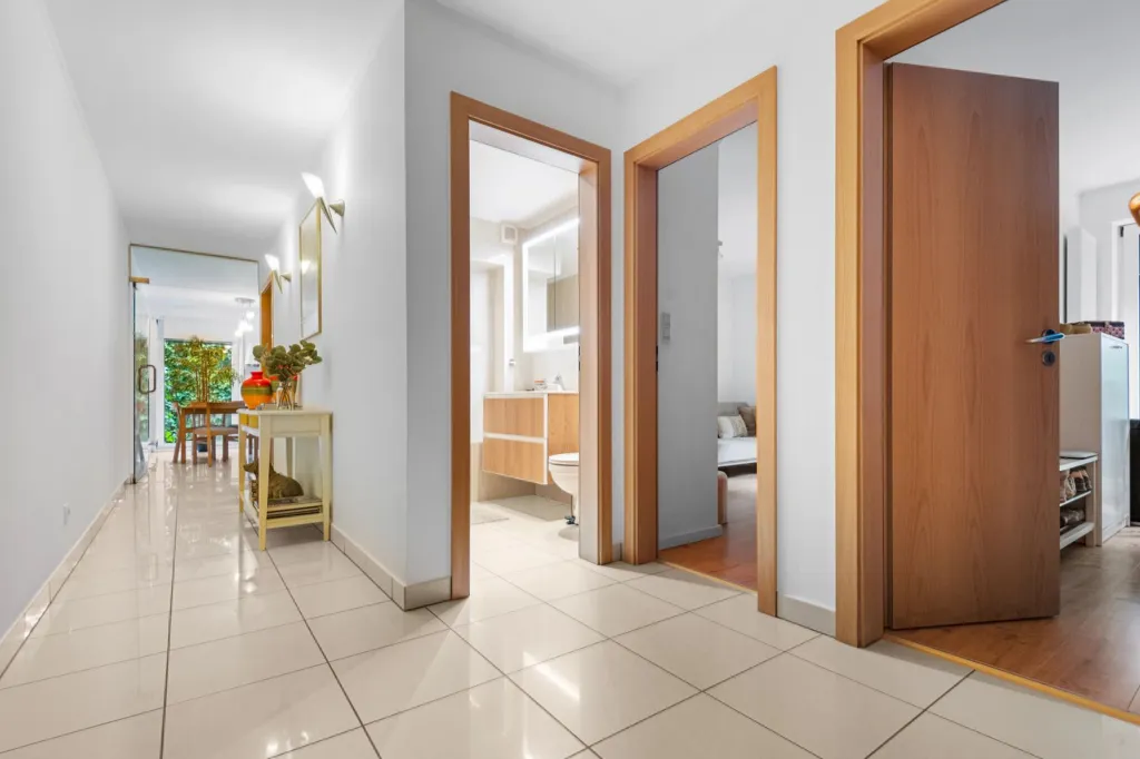 hallway_entrance
