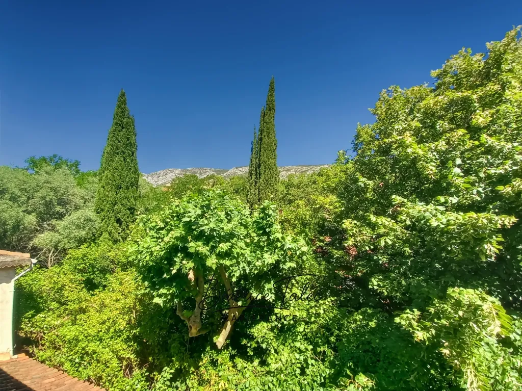 Giardino - Renovated 4-Bed Apartment with Panoramic View in Puyloubier