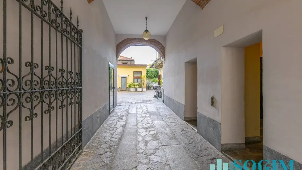 Entrée - Modernised Loft in Milan's Navigli