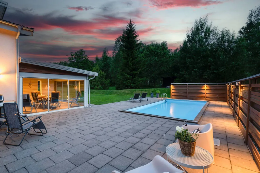 Piscine - High-Quality Villa with Pool in Adolfsberg