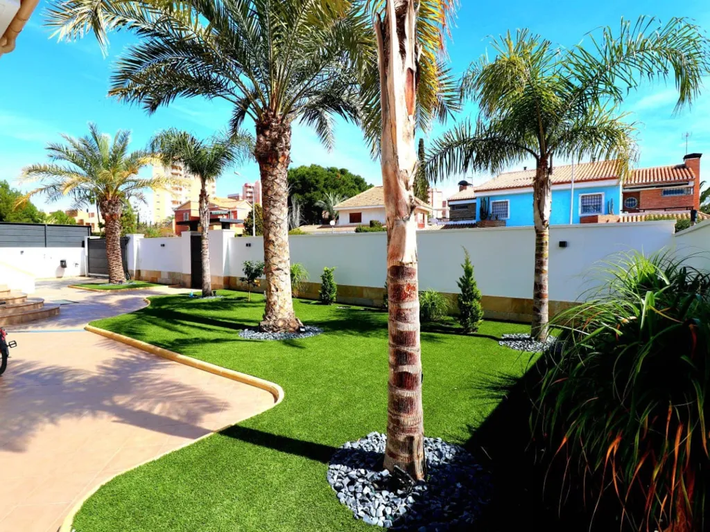 Garden - Luxury Villa with Pool in Playas de Orihuela