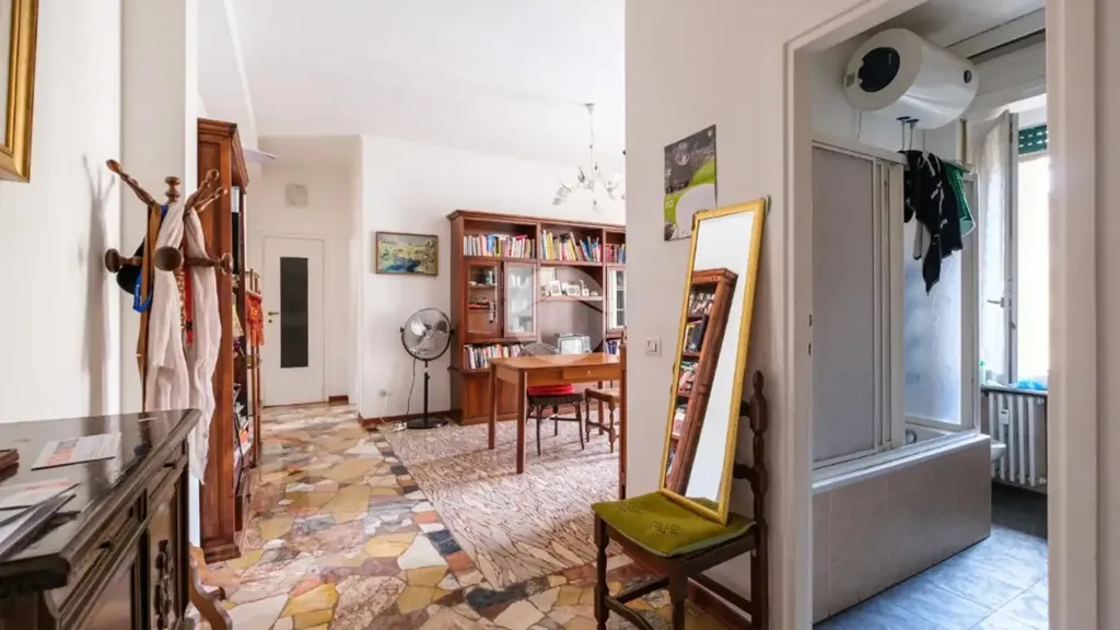 Hallway - Triplex with Double Exposure in Milan