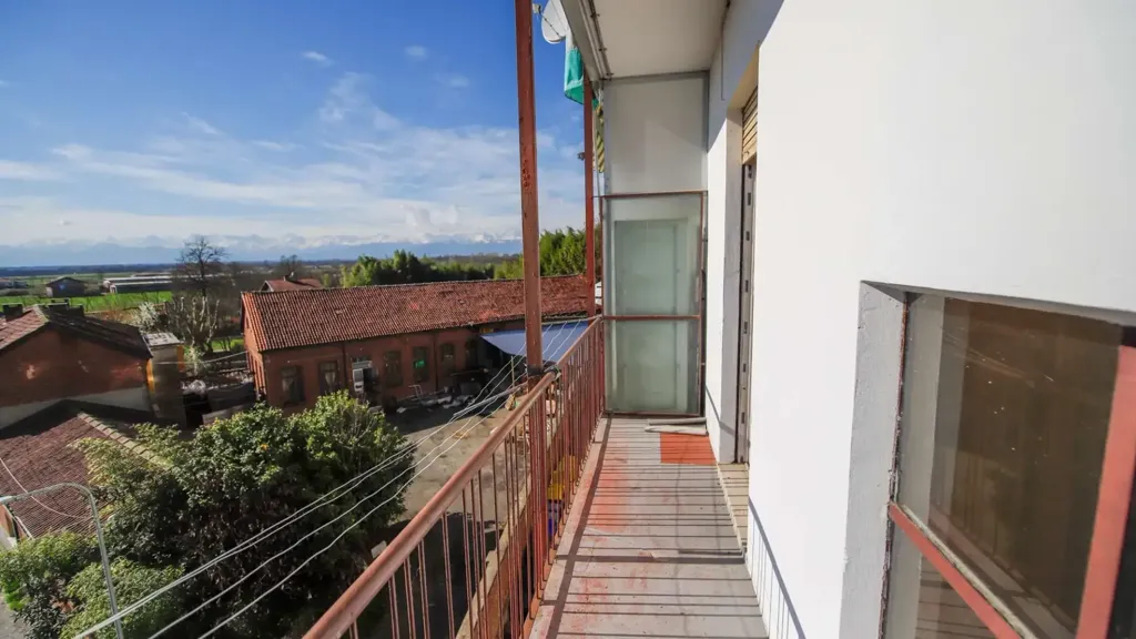 Rõdu - Bright Apartment with Mountain View in Montanaro