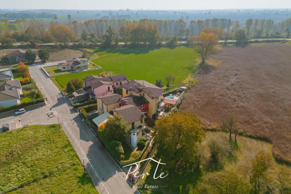 Vue aérienne - Duplex with Garden and Pool in Borgo Mantovano