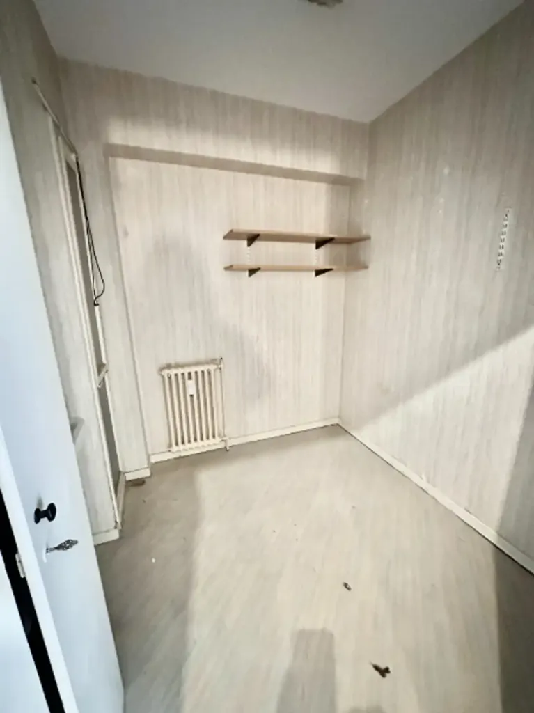 Pièces - Appartement à Rénover avec Terrasse à Bruxelles