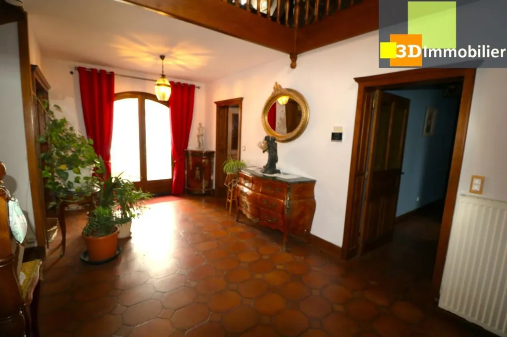 Entrée - Maison de Campagne avec Piscine et Jardin à Dole