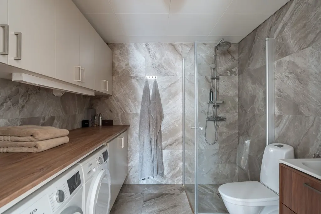 Salles de bain - Modern Apartment with Balcony in Habo