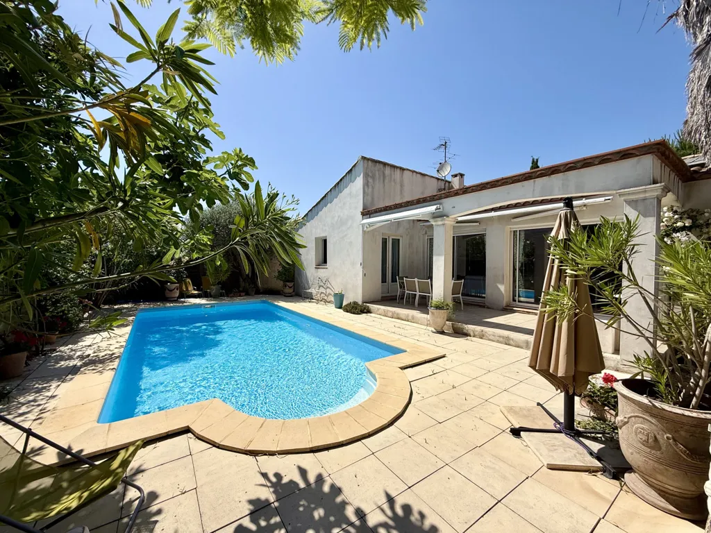 Piscina - Luxury Villa with Pool in Vendargues