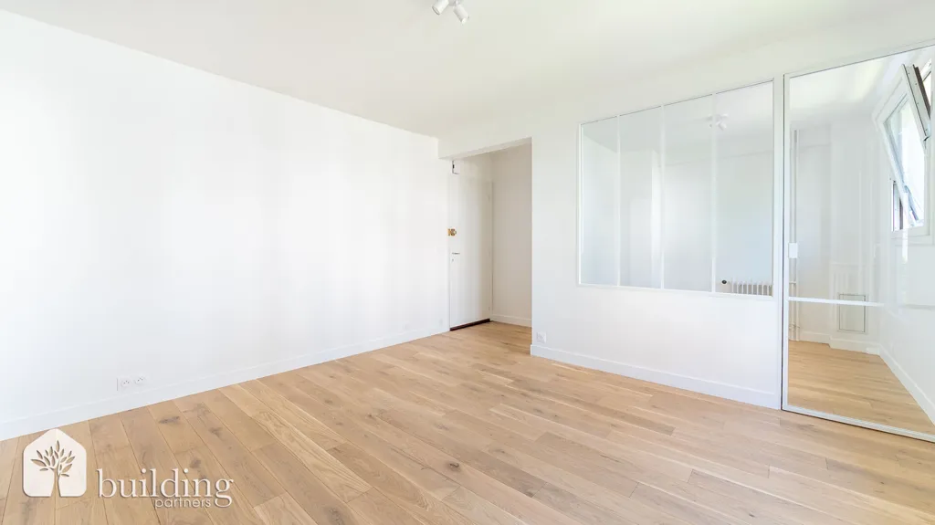 Stanze - 2-Bedroom Apartment with Balcony in Levallois-Perret