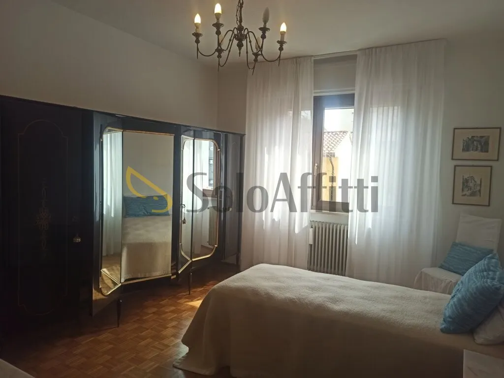 Chambres - Armed Tricamere with Terraces in Via Colonna