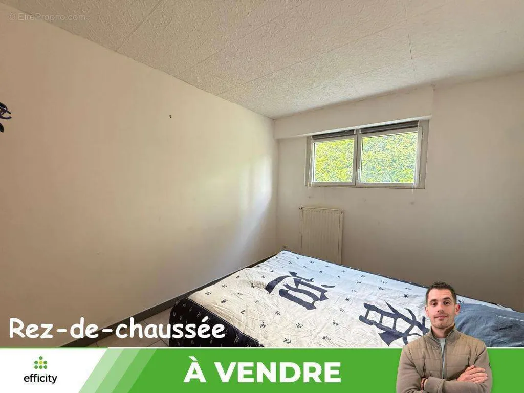 Chambres - Maison avec Balcon et Jardin dans un Secteur Calme à Lhommaizé