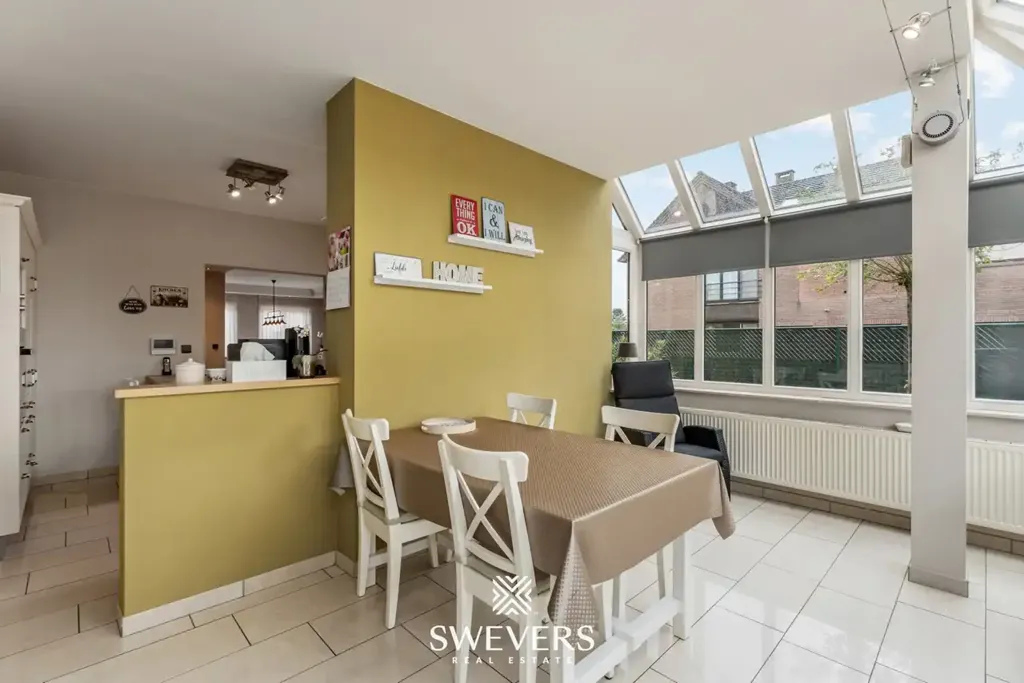 Salle à manger - Maison à Deux Unités avec Terrasse à Diepenbeek