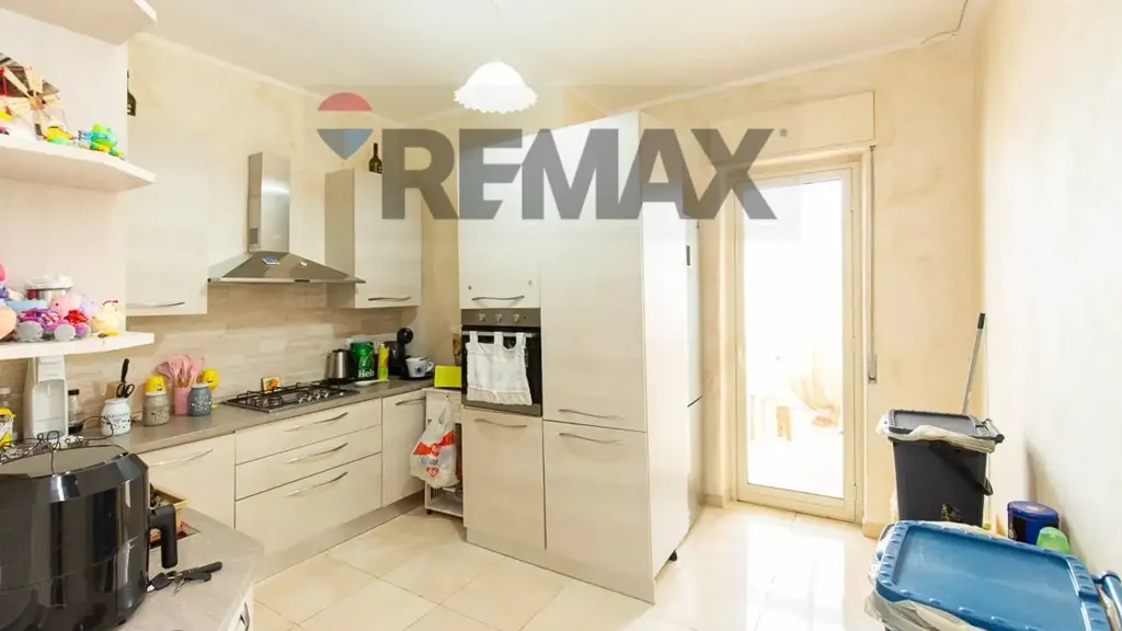 Köök - 4-Room Apartment with Balcony in Catania