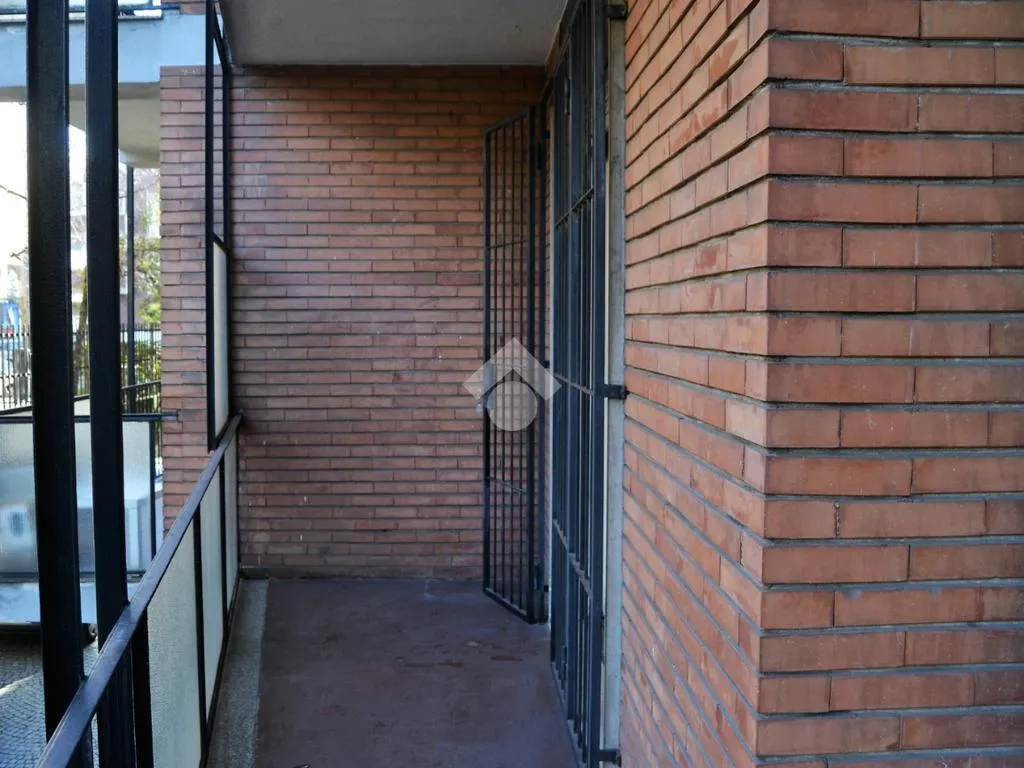 Rõdu - Fully Furnished Studio with Balcony in Milan