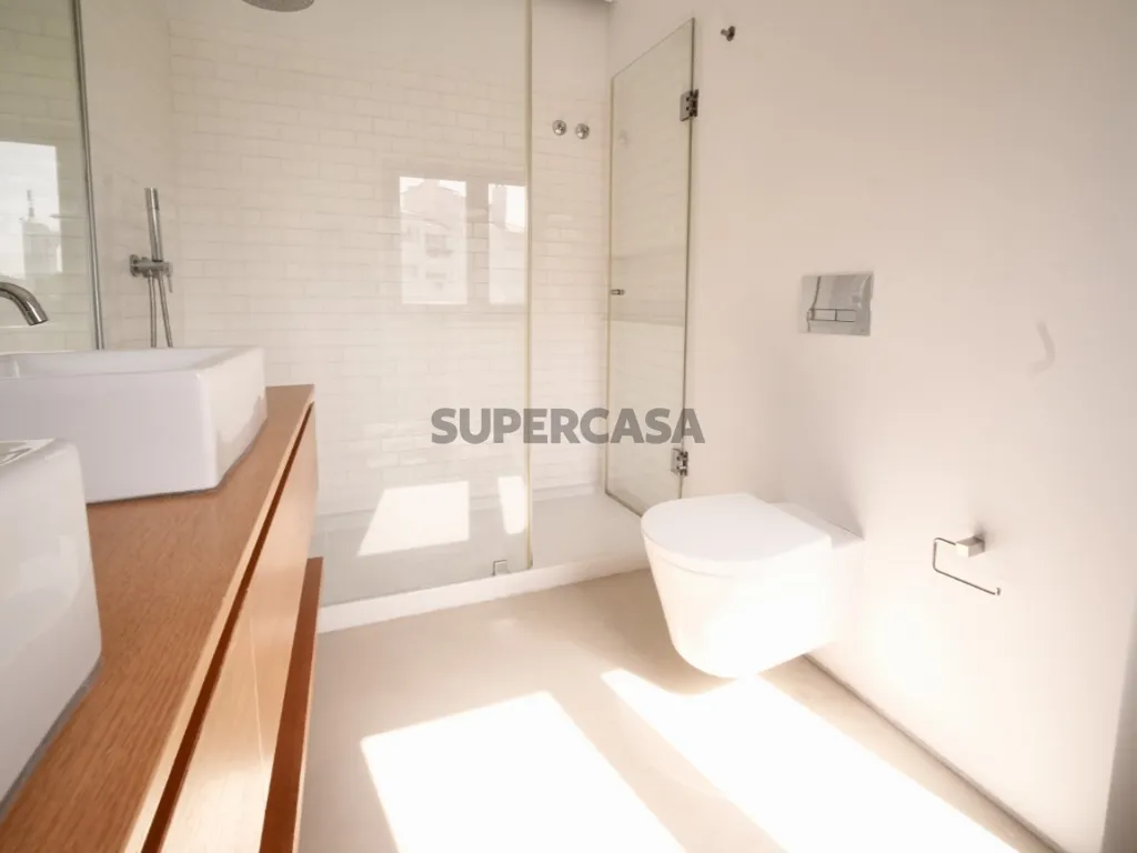 Salles de bain - 2-Bedroom Apartment with Panoramic Views in Monte Estoril