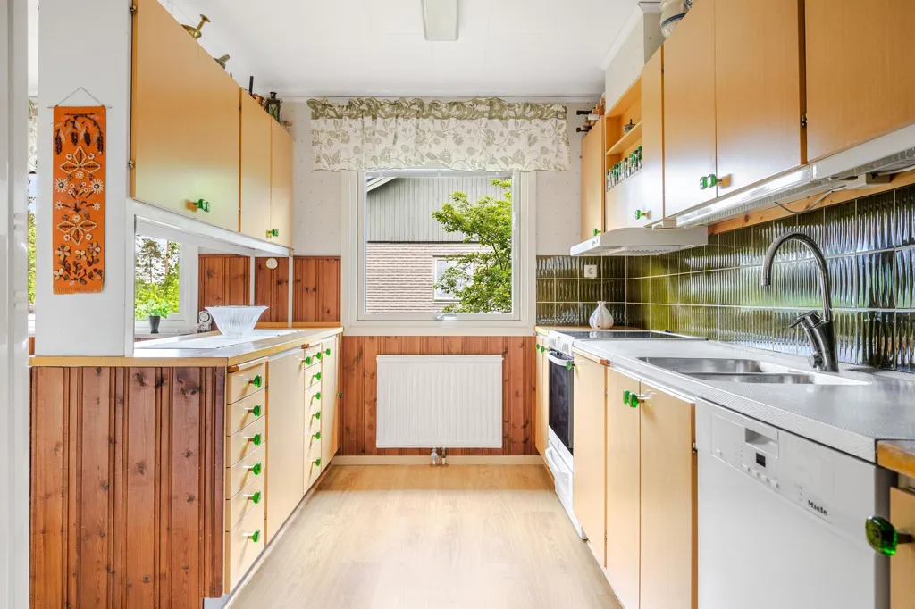 Cuisine - Spacious House with Garden in Västra Husby