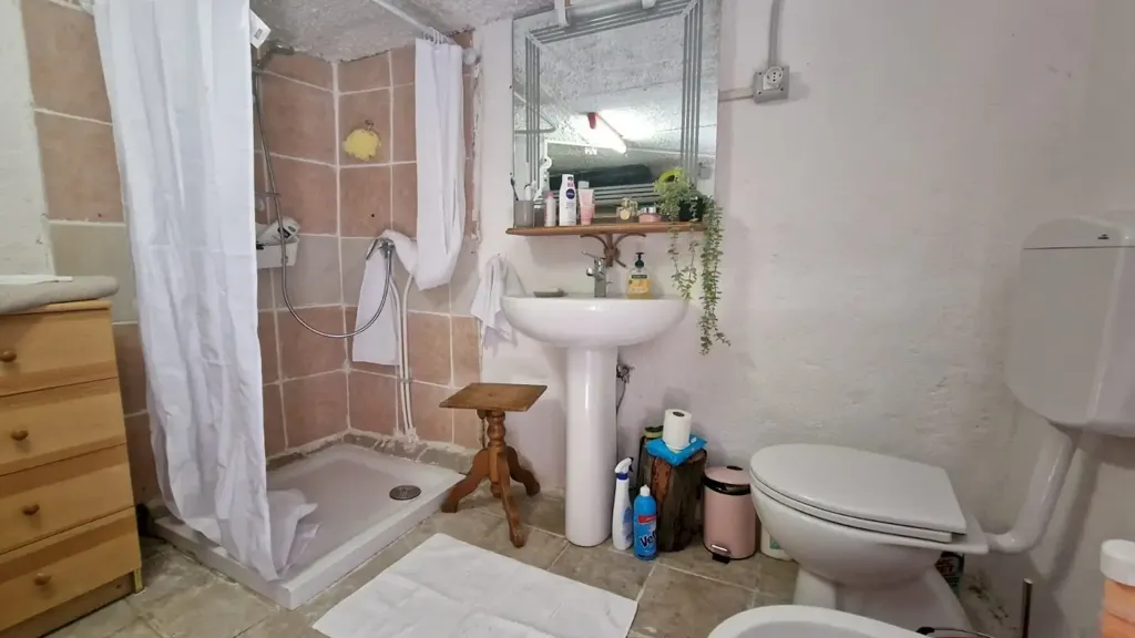 Bathrooms - Stone Cottage with Terrace in Borgata Marchetti