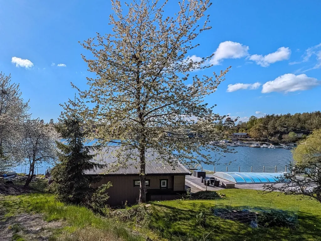 Aed - Scenic Villa with Pool in Southern Archipelago