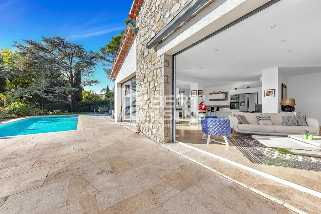 Piscine - Villa en Pierre Rénovée avec Piscine à Mandelieu