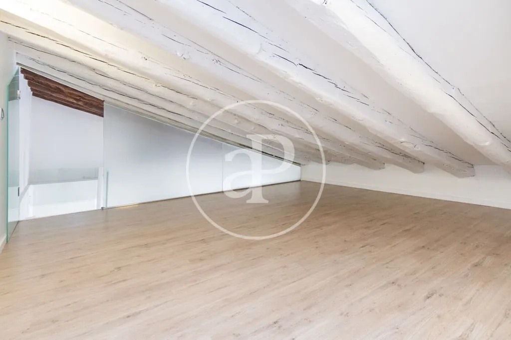 Rooms - Modern Apartment with Balcony Views in Madrid Centre