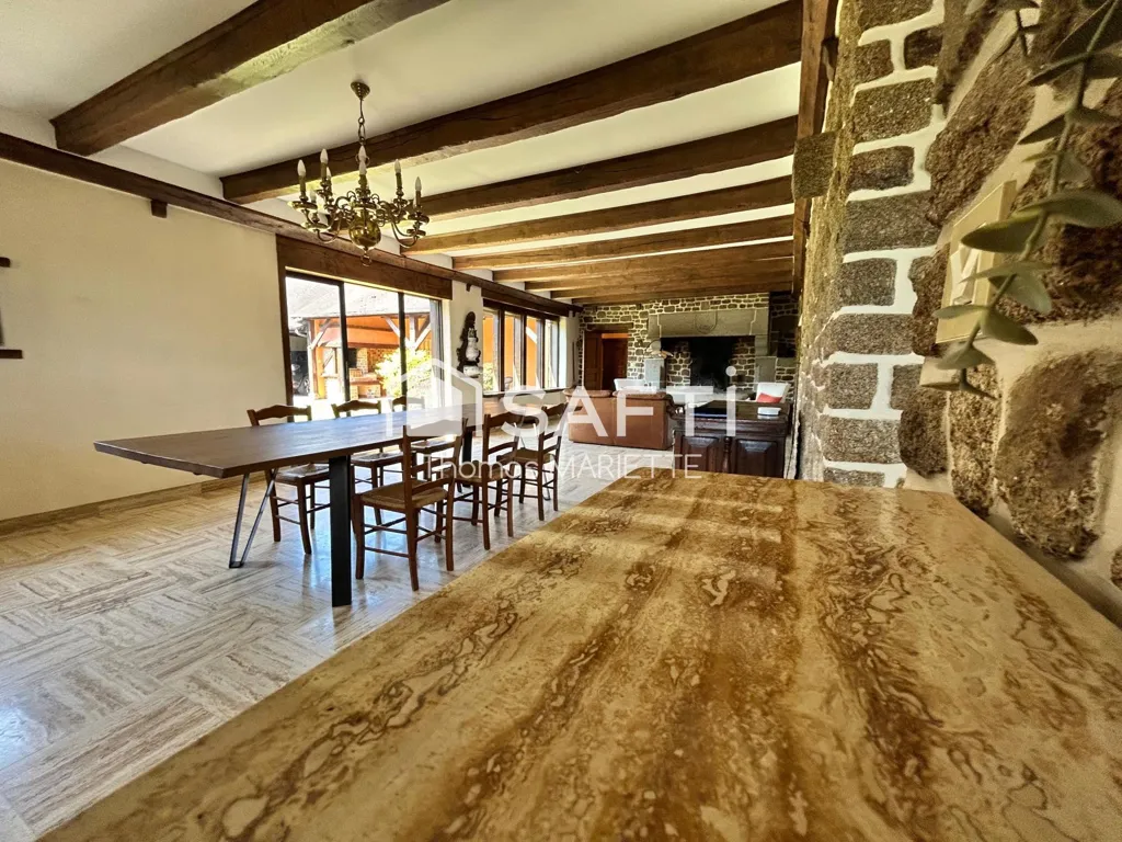 Salle à manger - Maison en Pierre avec Jardin Clos à MOULINES