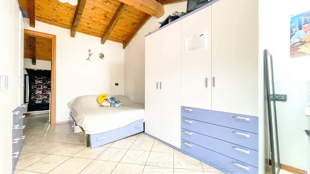 Bedrooms - Semi-detached House with Garden in Momo
