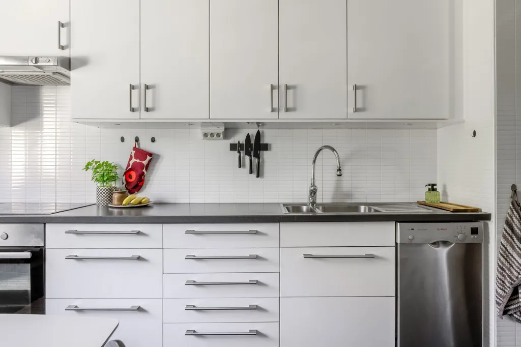 Cuisine - Apartment with West-Facing Balcony on Läkarvägen