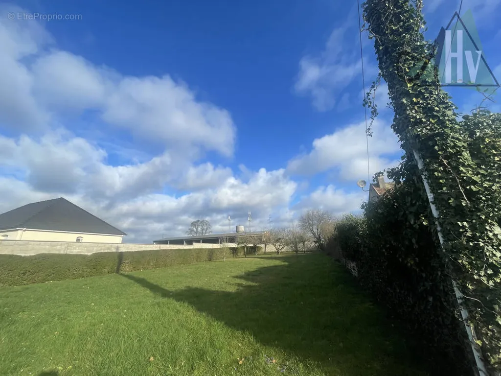 Giardino - Constructible Plot near Bray sur Seine