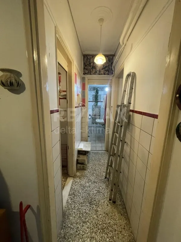 Ingresso - Semi-Basement Apartment in Larissa Centre