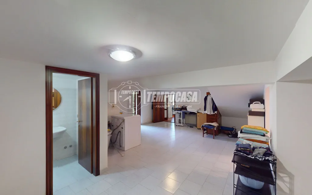 Entrée - Elegant Villa with Two Units in Camerata Picena