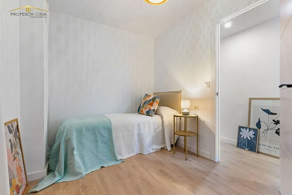 Bedrooms - T2 Apartment with Balcony in Parque Ayala