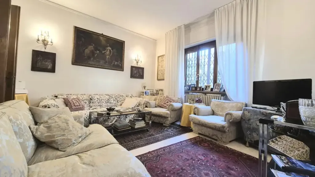 Elutuba - Classical Apartment with Balcony in Florence