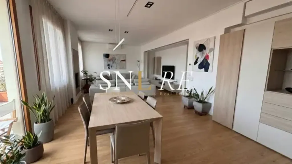 Salle à manger - Penthouse with Panoramic Terraces in Florence
