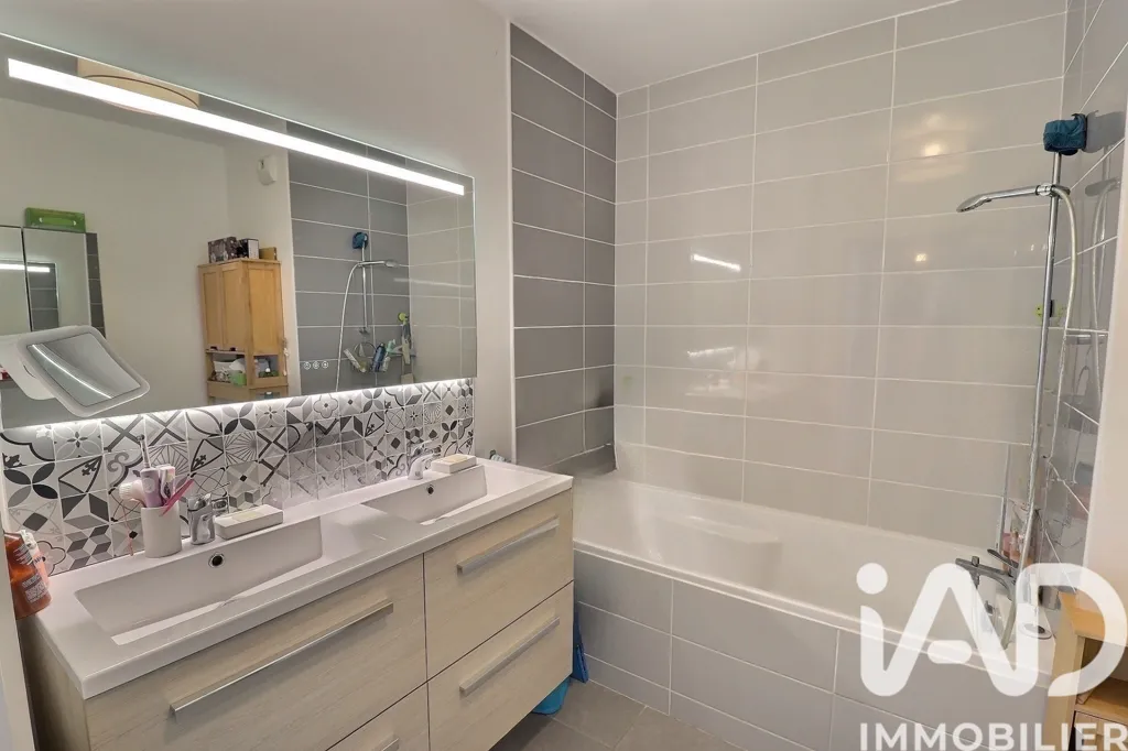 Vannitoad - Modern Apartment with Panoramic Terrace in Marseille 13009