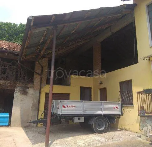 Aed - Rustic Property with Langa Views in Guarene
