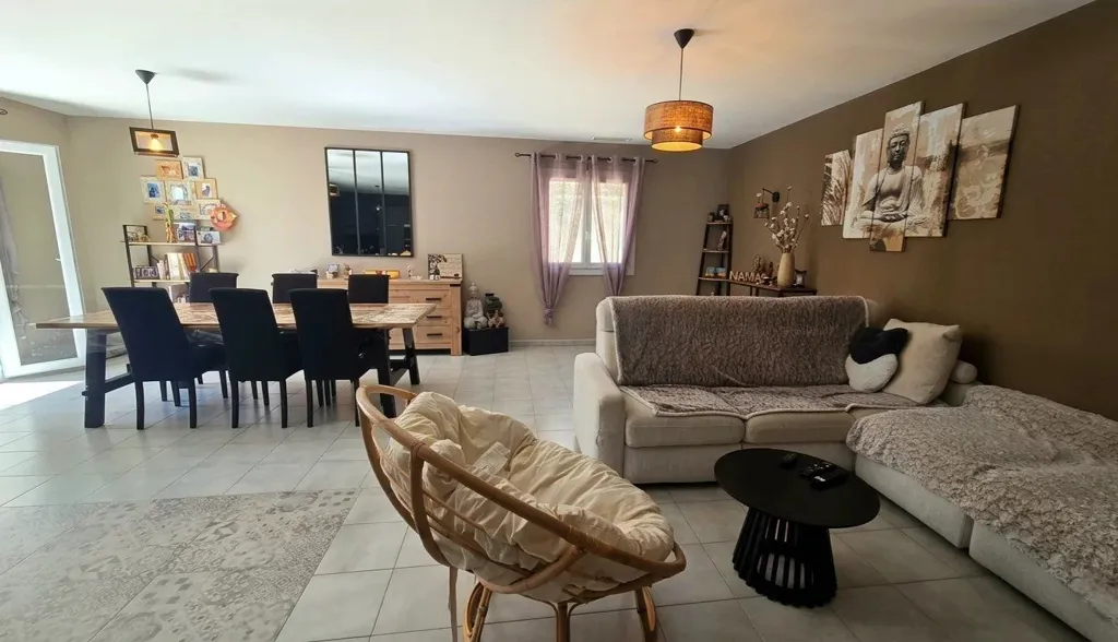 Salle à manger - Maison de Plain-Pied avec Piscine à Bédarrides
