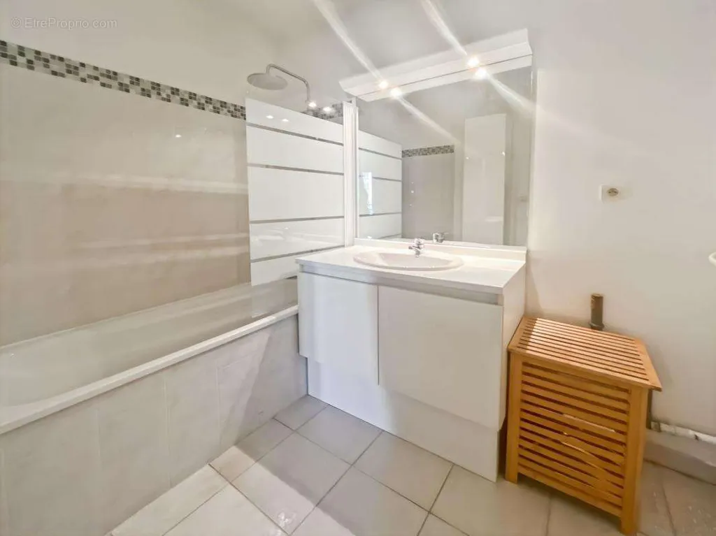 Vannitoad - Secure 2-Bed Flat with Terrace in Residency