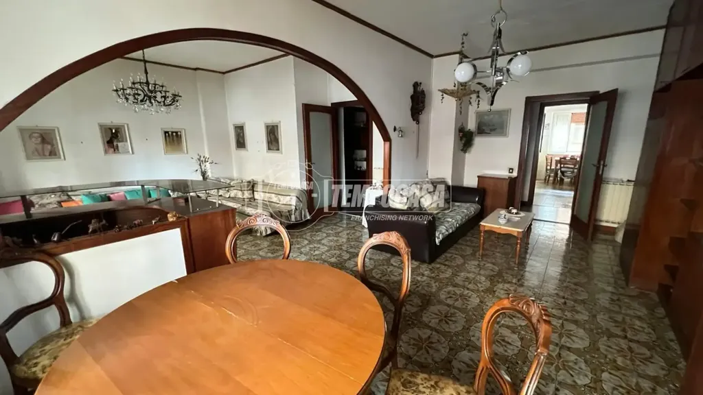 Salle à manger - 5-Bedroom Apartment with Lift in Naples
