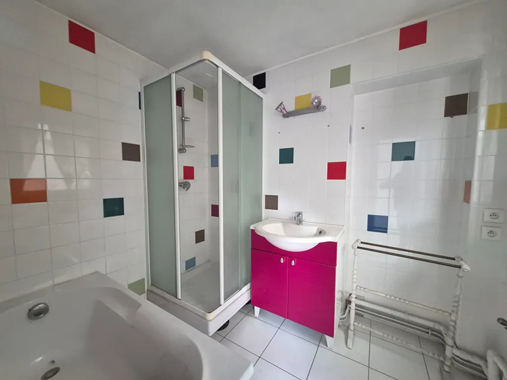 Bathrooms - Town House with Garden in Liévin Centre