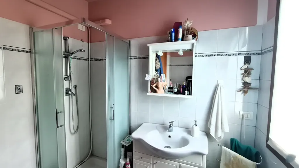 Salles de bain - Trilocale with Private Garden in Fucecchio