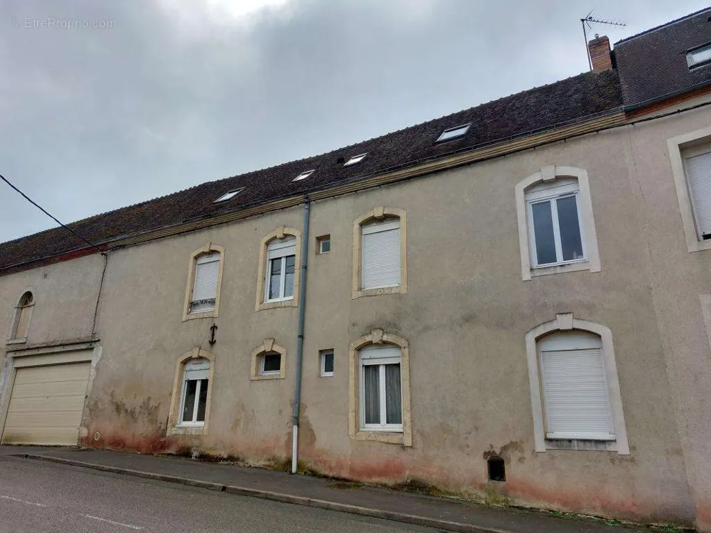 Esterno - Income-Generating Building with Parking in La Ferté Bernard