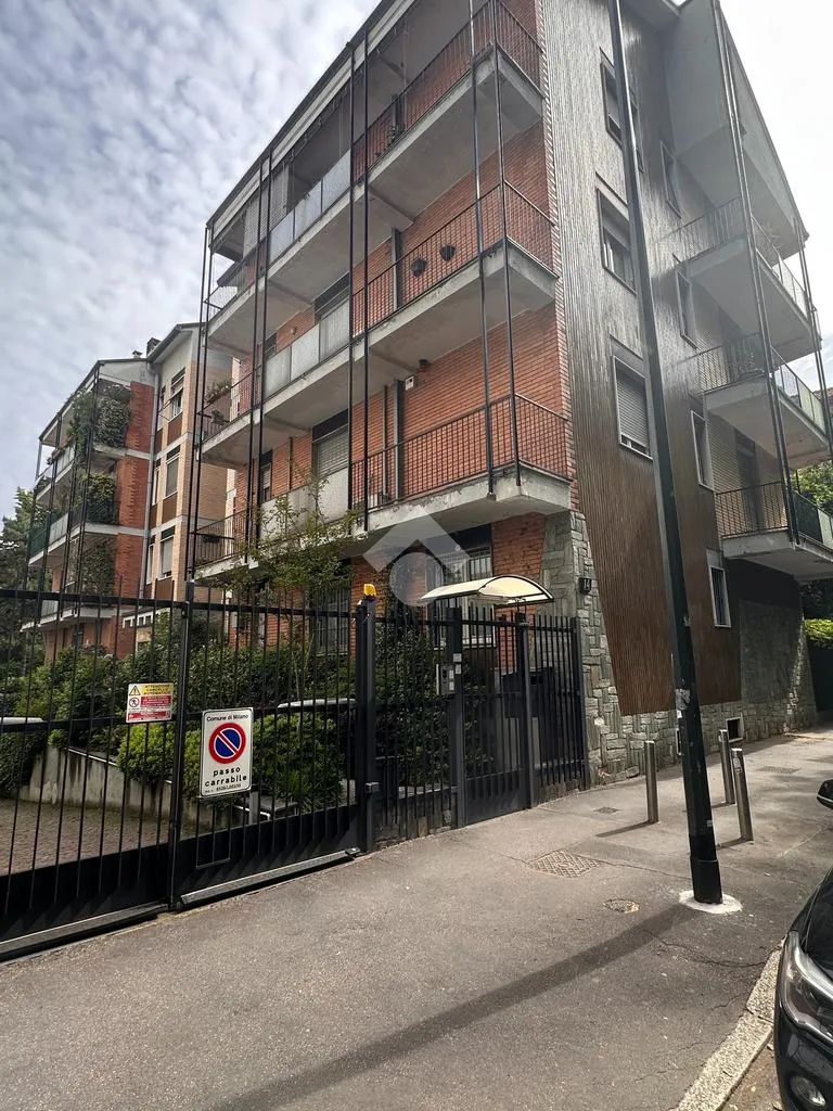 Välivaade - Fully Furnished Studio with Balcony in Milan