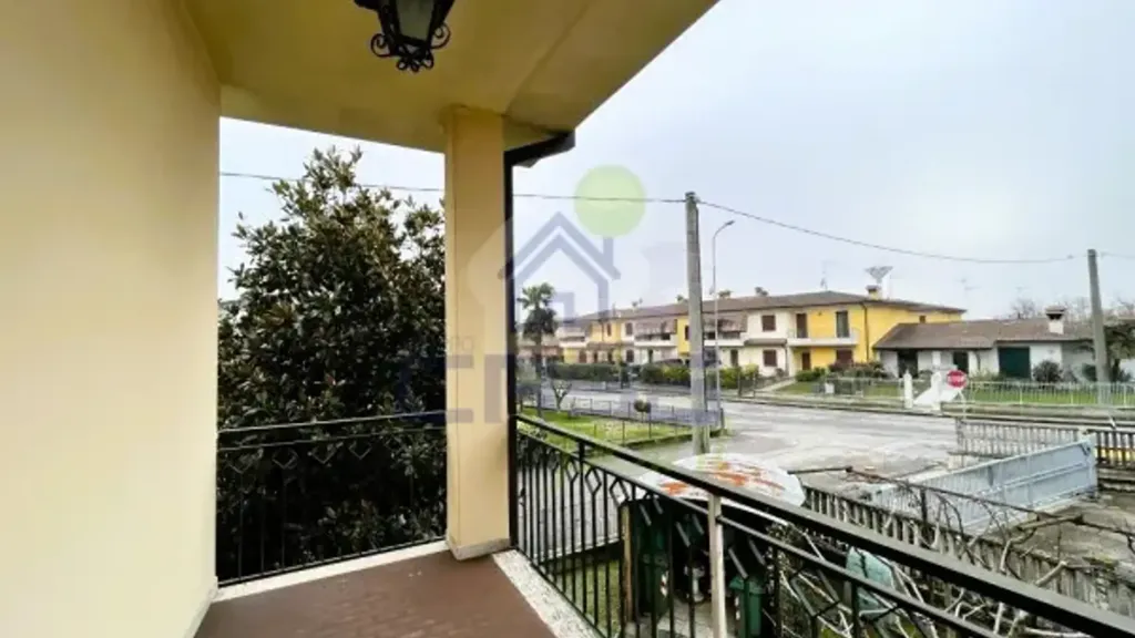 Rõdu - Villa with Ground Floor Apartment in Asola
