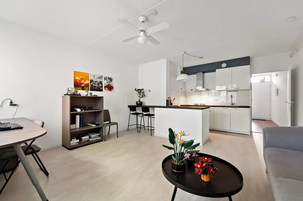 Soggiorno - Modernised 2-Bedroom Flat with Church Tower View in Delft
