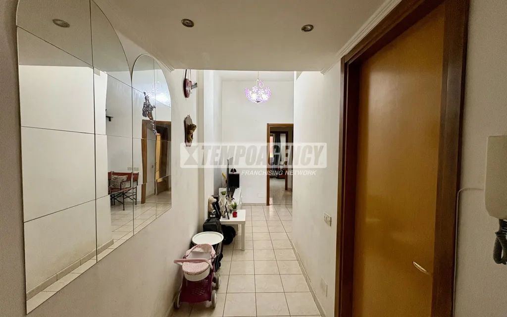 Esik - Ground Floor Flat with Double Aspect in Pieve Emanuele Centre